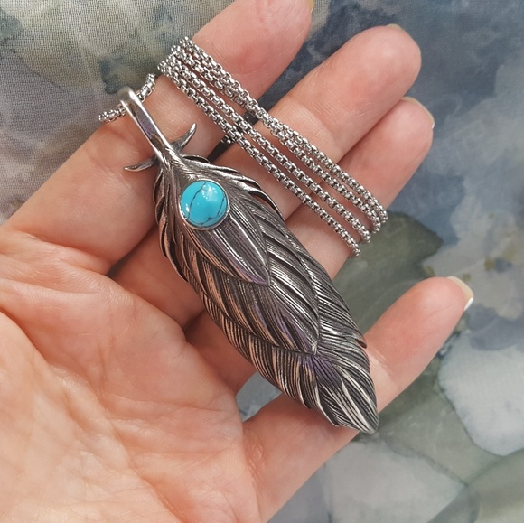 Feather Pendant w/Blue Howlite Accent - Picture 3 of 4